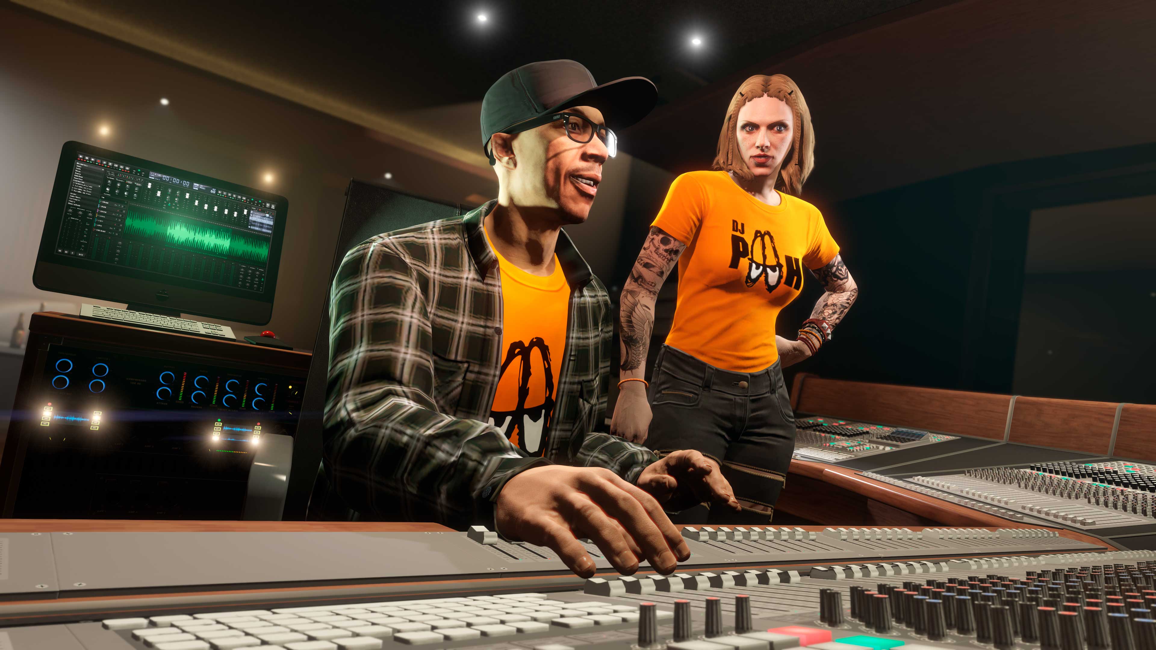 Orange DJ Pooh Tee giyen DJ Pooh ve bir GTA Online karakterinin ekran görüntüsü