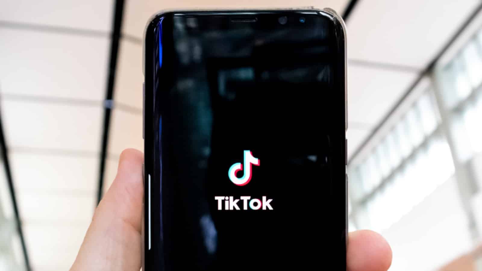 Telefonda TikTok logosu